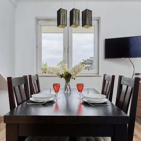 Comfortable & Cozy With Balcony - Klimasa By Renters Apartament *