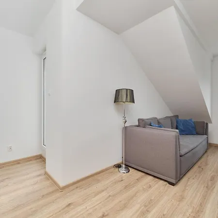 Apartament Comfortable & Cozy With Balcony - Klimasa By Renters *