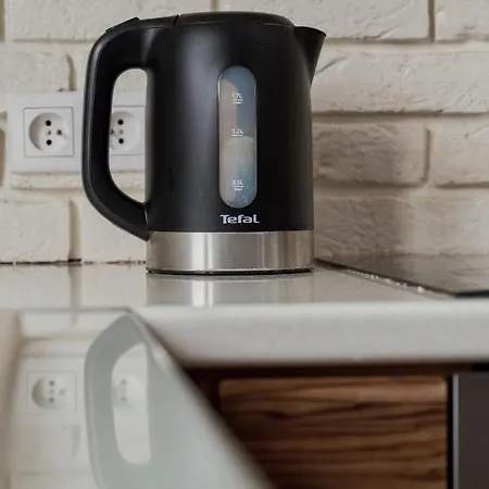 Comfortable & Cozy With Balcony - Klimasa By Renters