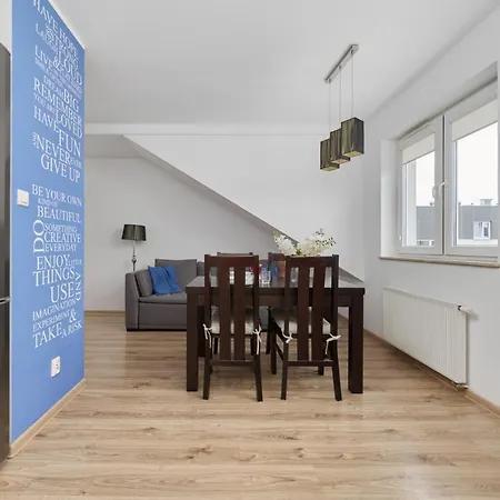 Comfortable & Cozy With Balcony - Klimasa By Renters Apartment *