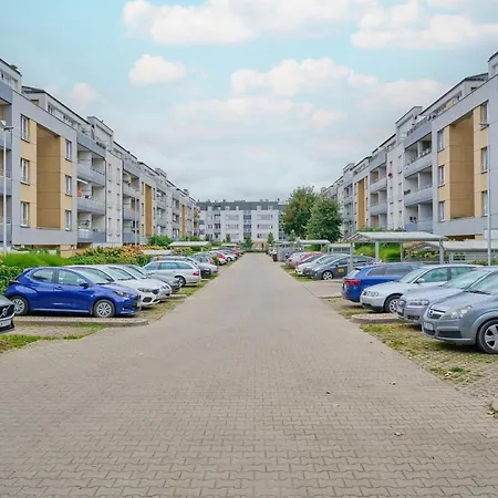 Apartment Comfortable & Cozy With Balcony - Klimasa By Renters *