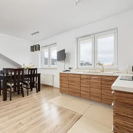 Comfortable & Cozy With Balcony - Klimasa By Renters