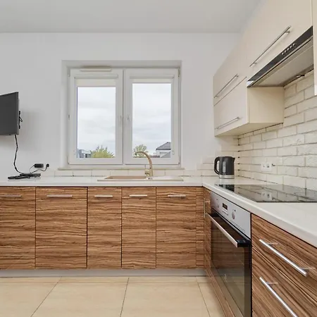Comfortable & Cozy With Balcony - Klimasa By Renters * فروتسواف