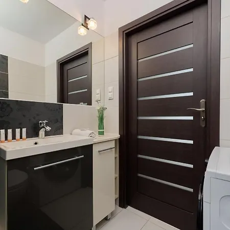 Comfortable & Cozy With Balcony - Klimasa By Renters Appartement Wrocław